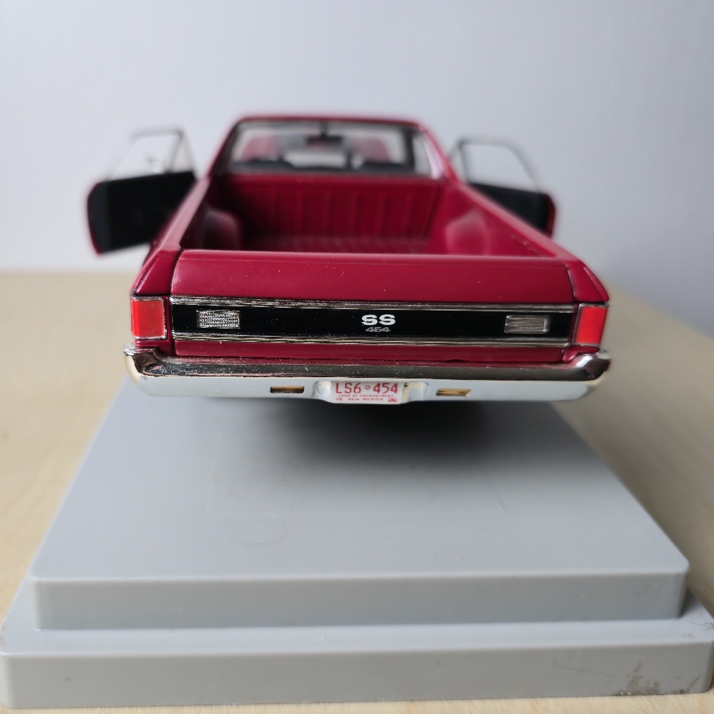American Muscle '70 El Camino SS454 Model Car - Picture 15 of 16